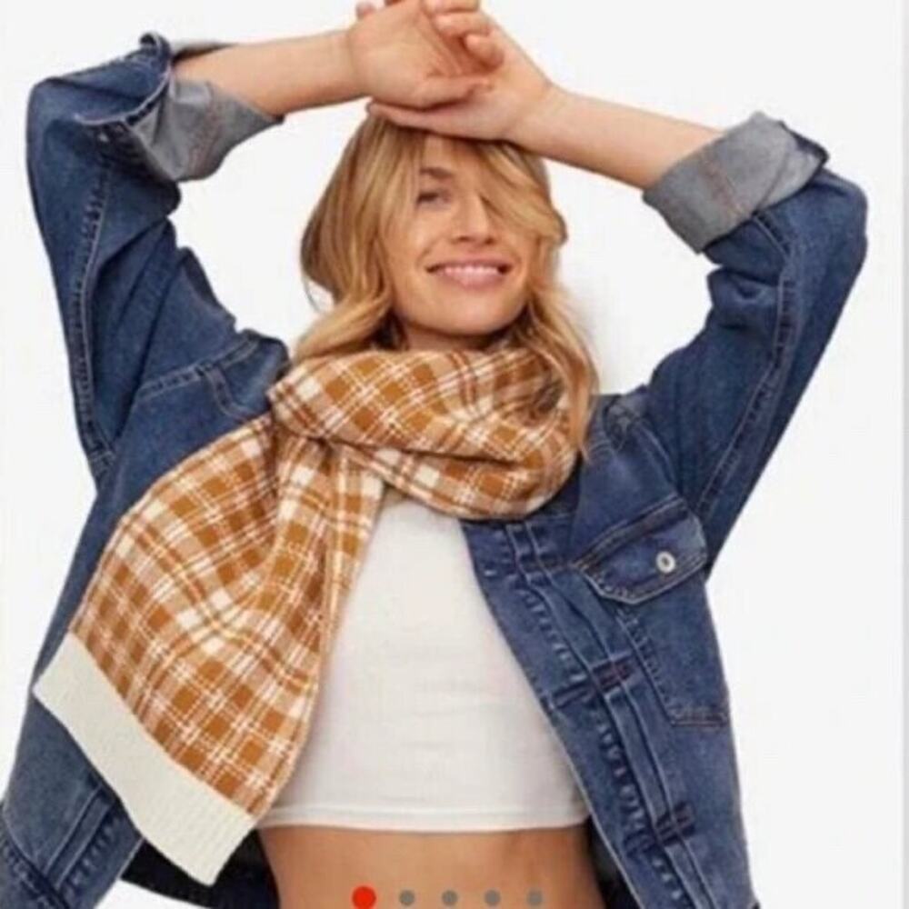 Timberland Scarf Buffalo Plaid Beige Off-White FabFitFun Fall 2023 10" x 68" $60 - Picture 8 of 10